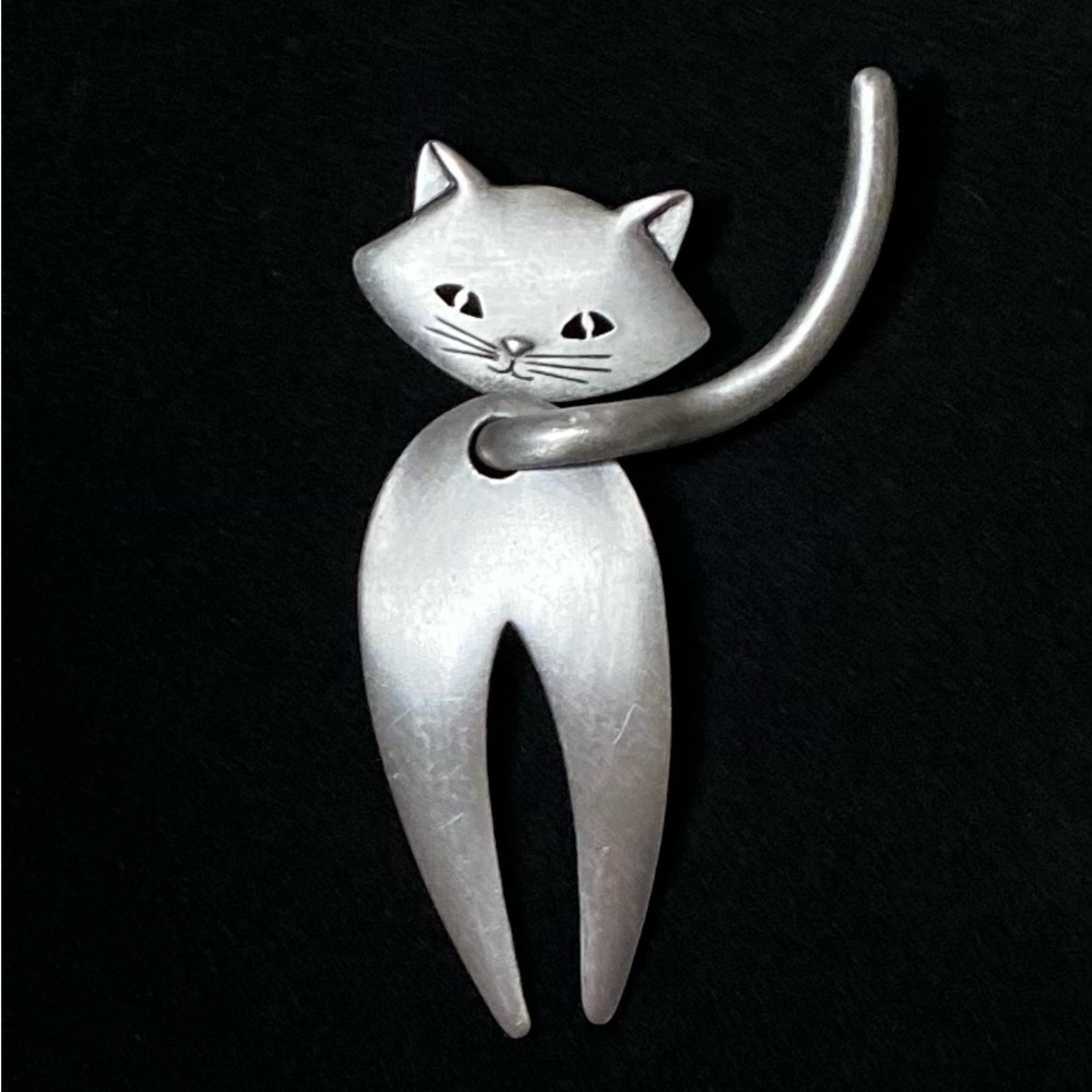 Vintage JJ’s … Bottoms up swinging body cat pin